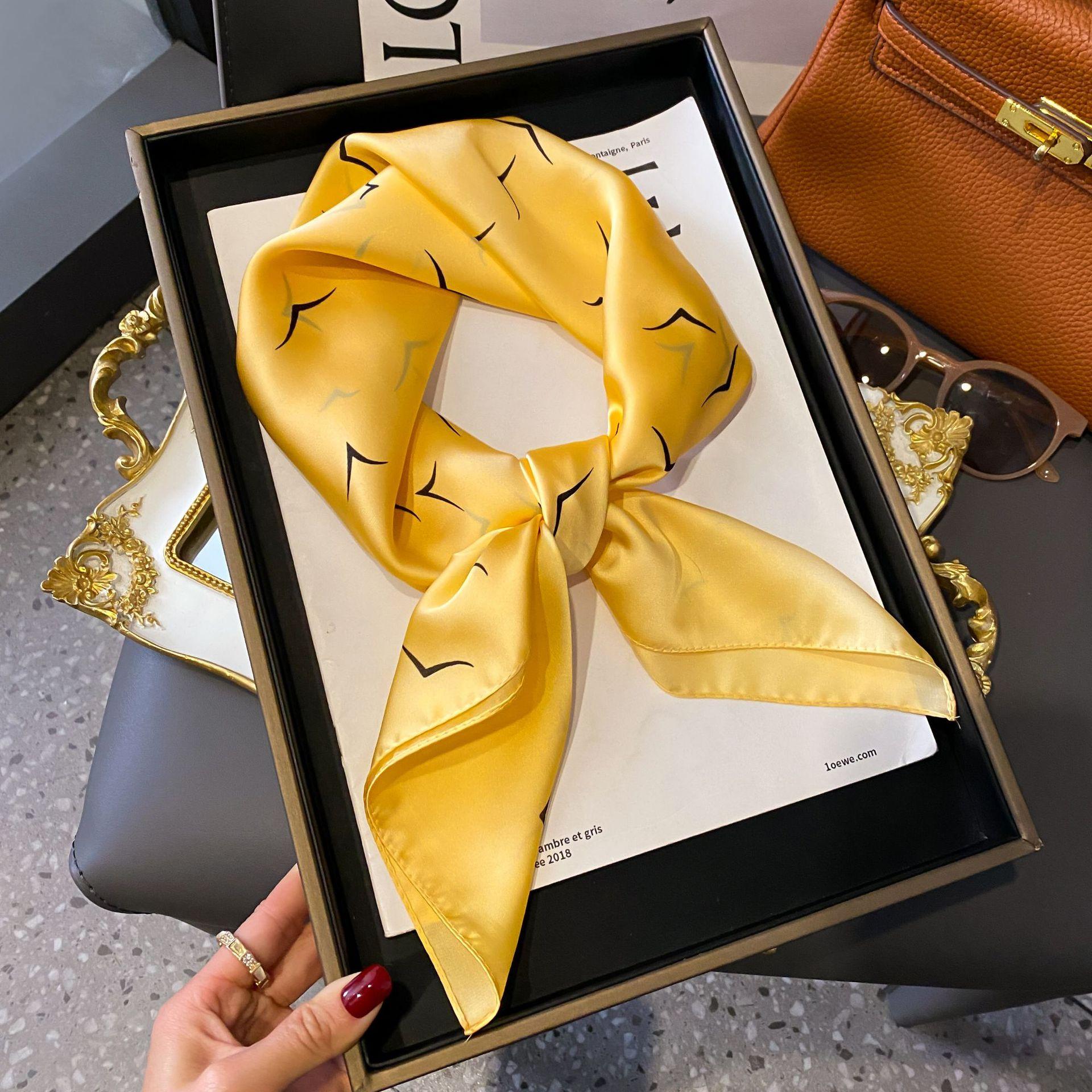 

Luxury Chain Print Small Square Scarf Simulated Silk Thin Neck Scarf Fashion Sunscreen Headscarf For Women 70x70cm 70x70cm