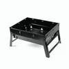 Grote opvouwbare draagbare zwarte BBQ-barbecuegrill buiten houtskoolreispicknick