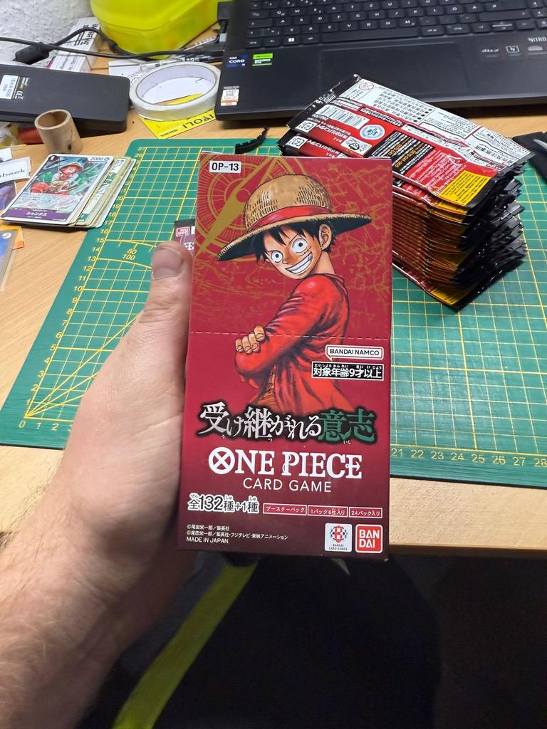 August "3. Jahrestag! One Piece Karte Schatzkampagnen-Pack" mit 2 Päckchen. Bandai One Piece Kartenspiel Geerbter Wille [OP-13] (Box) 24 Packungen