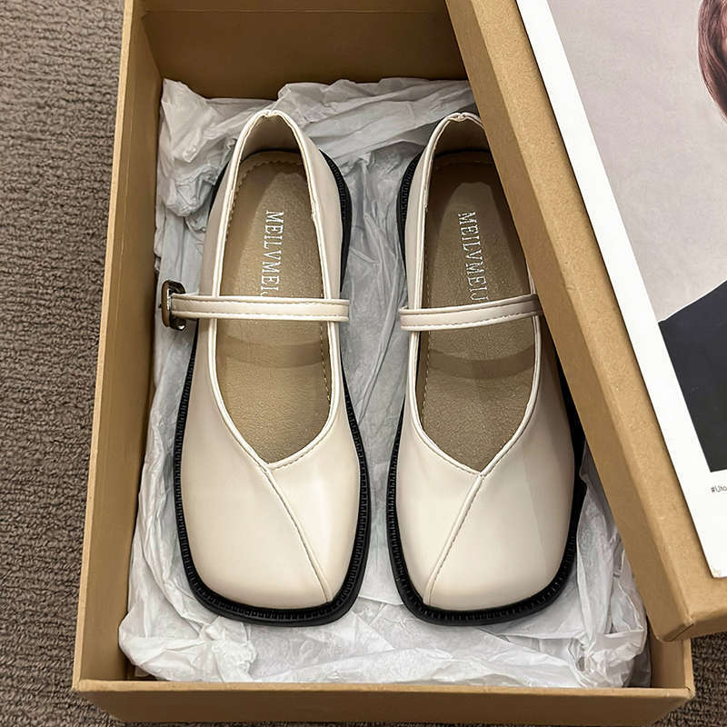 Black single shoes  new French flat Mary Jane  shoes temperament shallow beanie shoes gentle small leather shoes