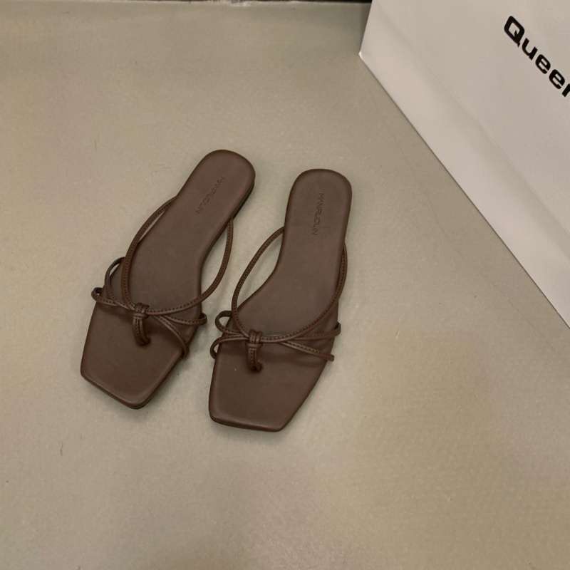 Retro silberne Sandalen Strand weichsohlige flachbodige Hausschuhe für Damen Sommer Zehensandalen Französische Mode Damen Sandalen