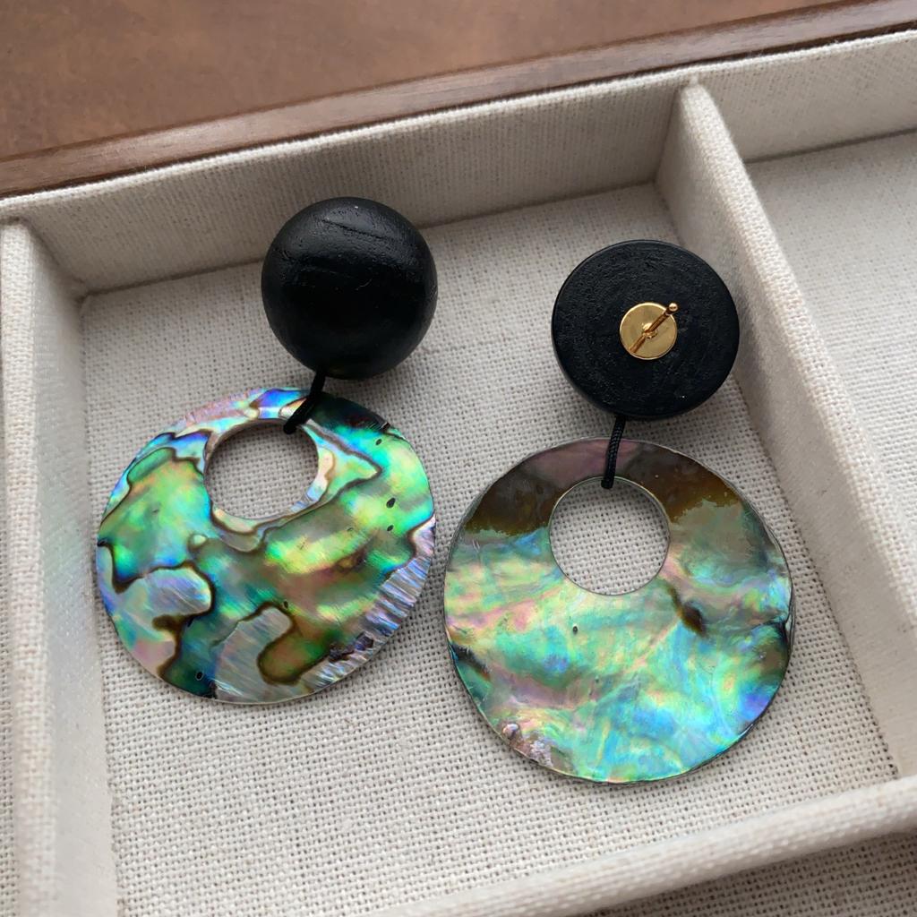 Orecchini collage con conchiglia di abalone naturale arte retrò lusso leggero orecchini moda alto senso design di nicchia orecchini personalizzati