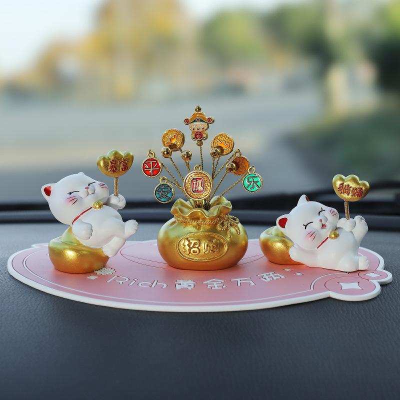 Fortune Cat Coin Spring Swing Creative Interior Cute Car Decoration Car In-vehicle Ornament