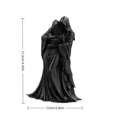 Statua in Resina della Mietitrice Gotica Seduta con Falce Decorazione Estetica Oscura per Casa Ufficio e Libreria