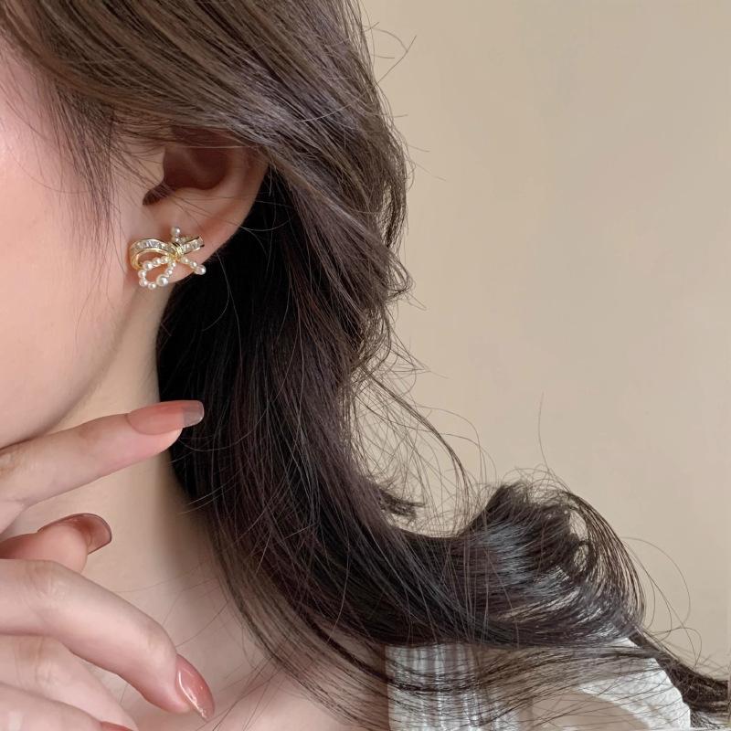 Bow Pearl Earrings Girl's Design Senior Sense of Earrings Light Luxury Fashion Versatile Fashionable and Versatile Earrings
