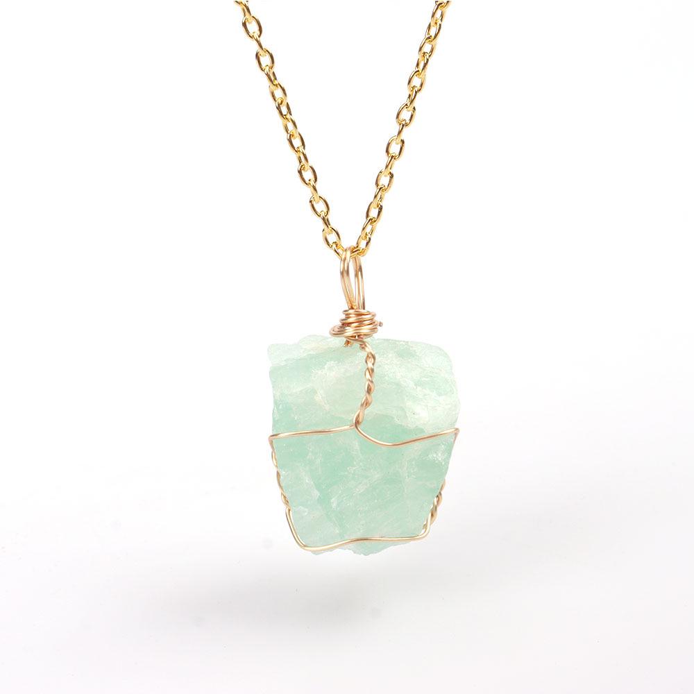 

Ожерелье с подвеской из аметиста: Необработанный камень неправильной формы с переплетением золотой проволоки Raw stone necklace