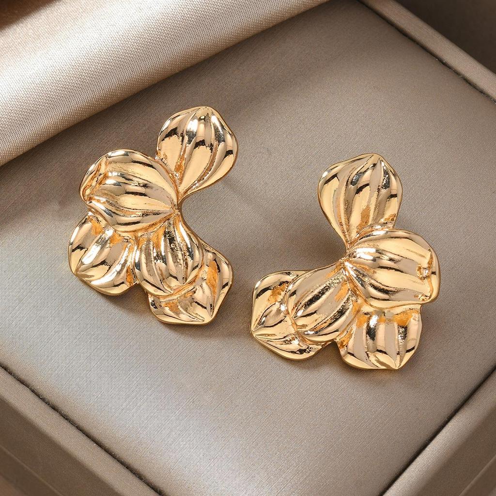 European and American Metal Flower Earrings - Exaggerated Retro Earrings