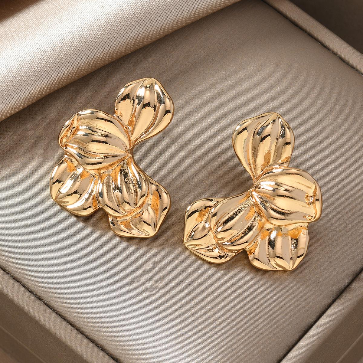 European and American Metal Flower Earrings - Exaggerated Retro Earrings