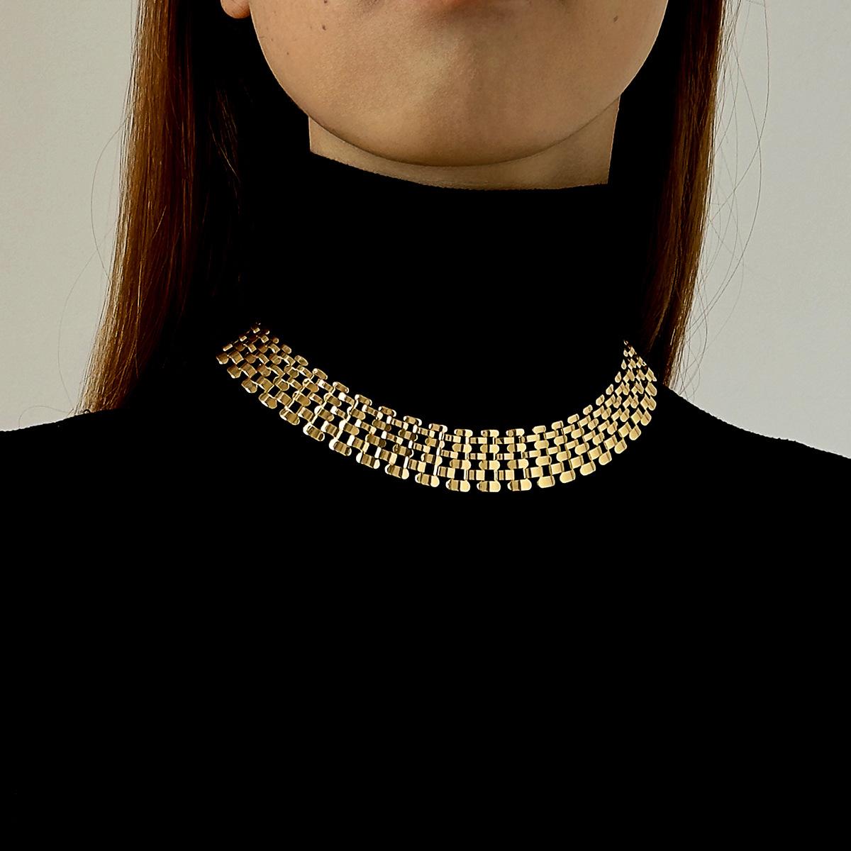

Labyrinth Single-layer Neck Chain Necklace, Retro Exaggerated Gold Paper Pattern Short Collarbone Chain