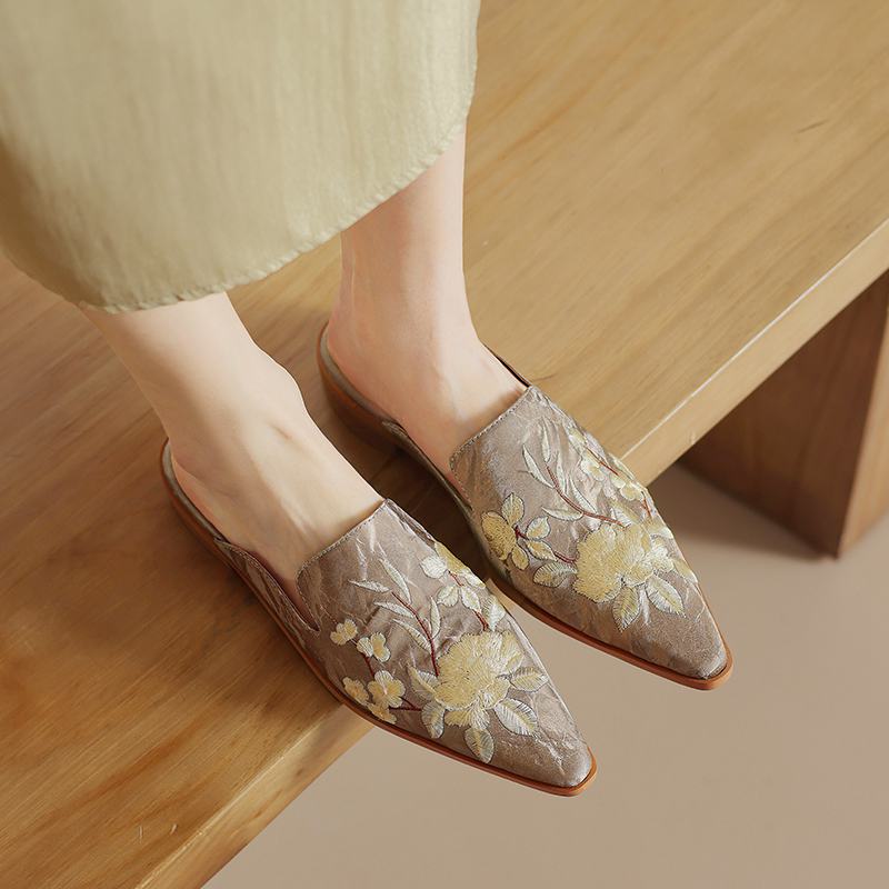 Krazing Pot Natural Skin Silk Spring Summer Size 40 Thick Low Heels Women Pointed Toe Shallow Embroidery Mules Pumps