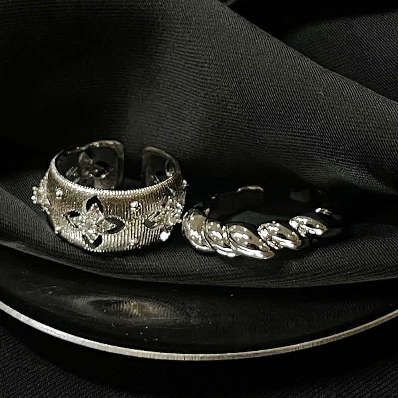 Italian Brushed Hollow Lace Honeycomb Flower Opening Ring Daisy Wide Version Antique Engraved Set Ring Woman