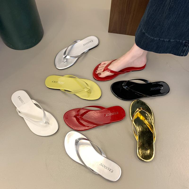Stylish and simple flip-flops shoes for women's summer wear 2025 new French Xiaoxiangfeng flat-bottomed beach cool slippers