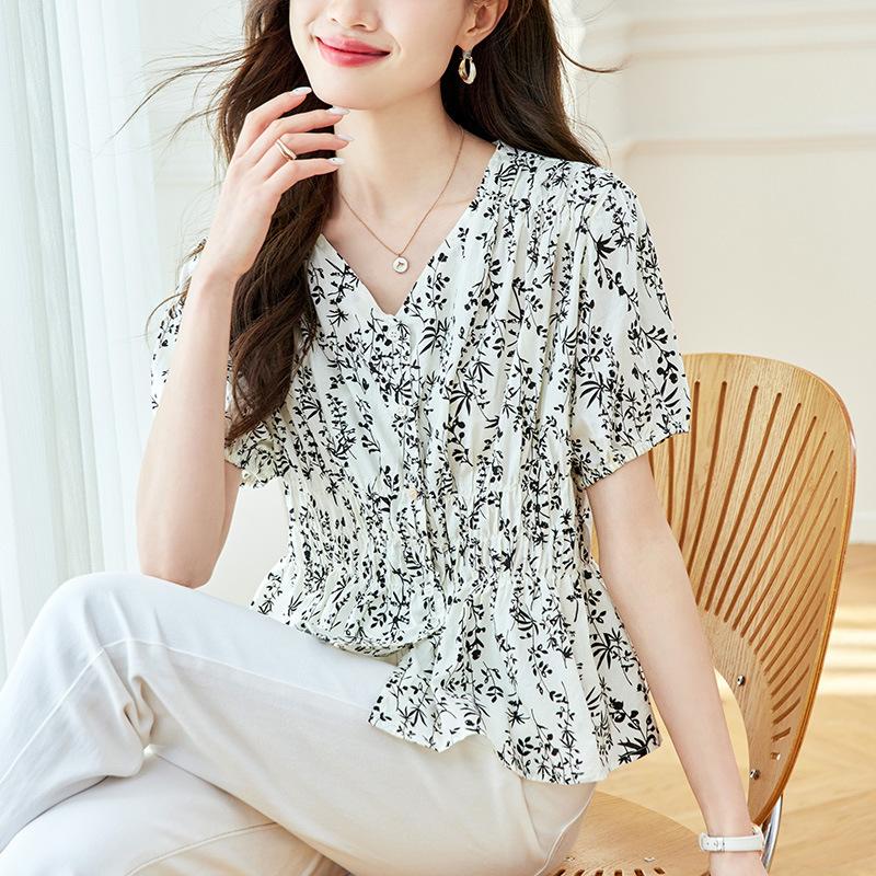 Polka Dot V-neck Blouse for Women Short-sleeved Summer Updated Style Lady Top