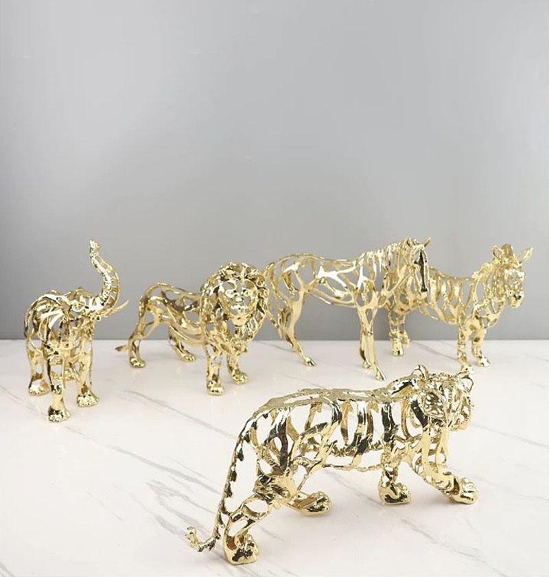 Abstract Gold Hollow Metal Horse Animal Sculpture Ornament Home Room Table Statue Decoration Fengshui Office Desk Figurine Craft
