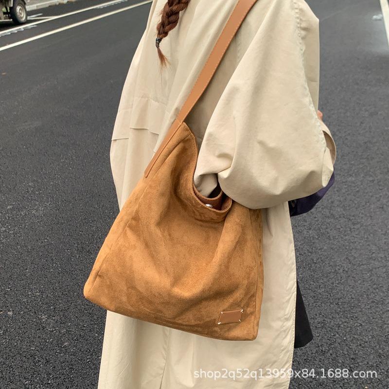 Today's popular retro tote bag women's large-capacity new niche simple underarm bag shoulder bag