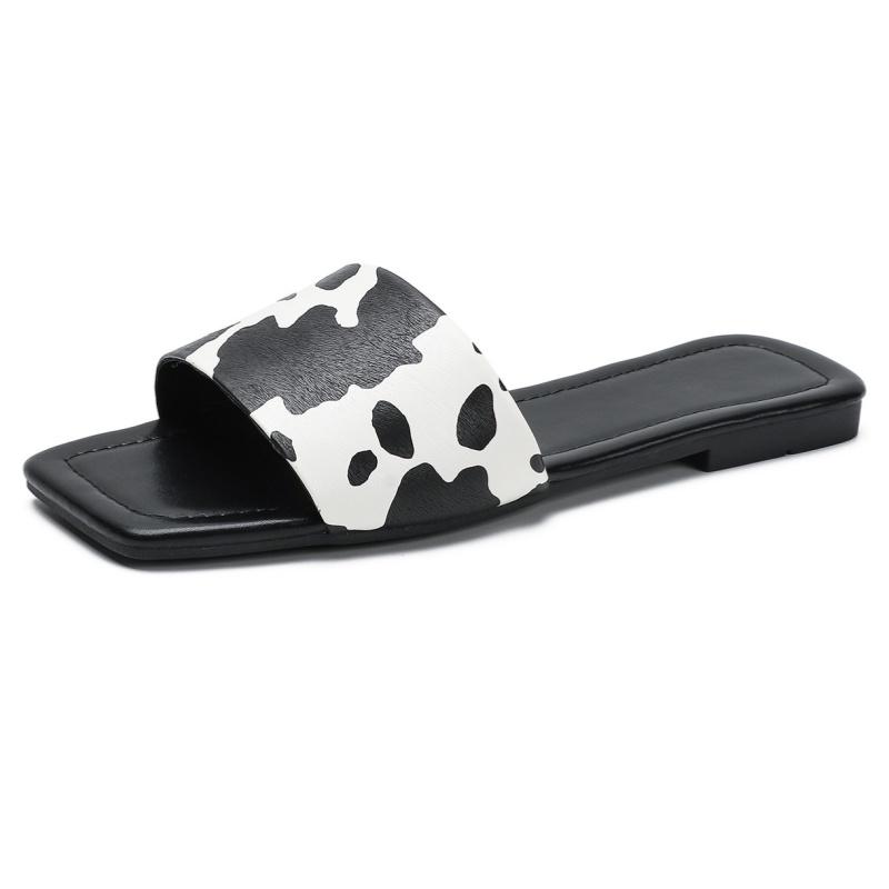 Fashion Summer New Casual Luxury Women Flat Slippers 2025 Fashion Holiday Beach Lightweight Soft Women Sandals Shallow Slippers Zapatos