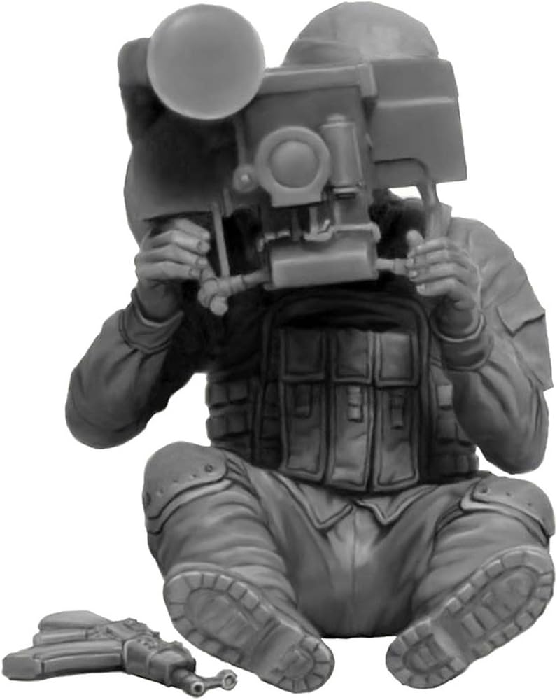 Master Box 1/35 Scale Russia-Ukraine Series 6: Ukrainian Soldiers Holding FGM-148 Javelins (Set of 2) Plastic Model Kit MB35229