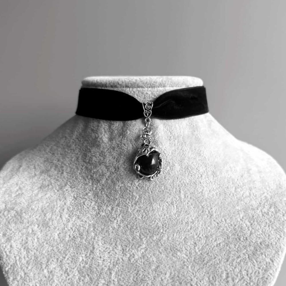 New Original Gothic Red Gemstone Pendant Black Swan Velvet Choker Necklace for Women Halloween Party Witch Charm Jewelry Gifts
