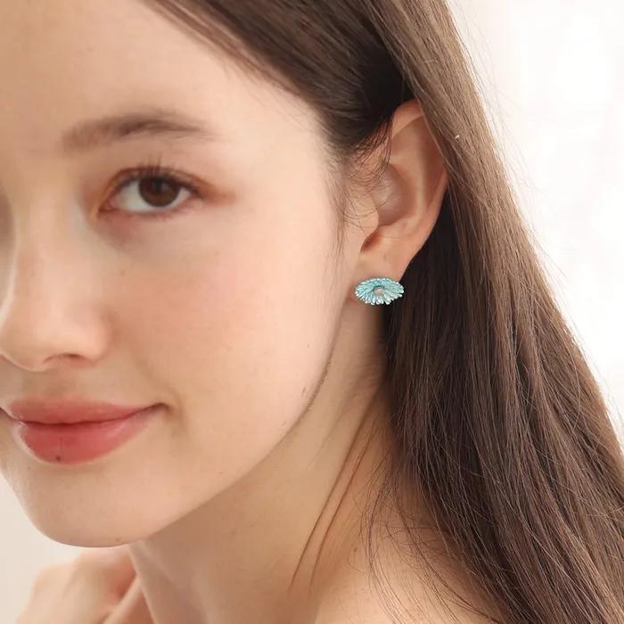English Mini Daisy Earrings
