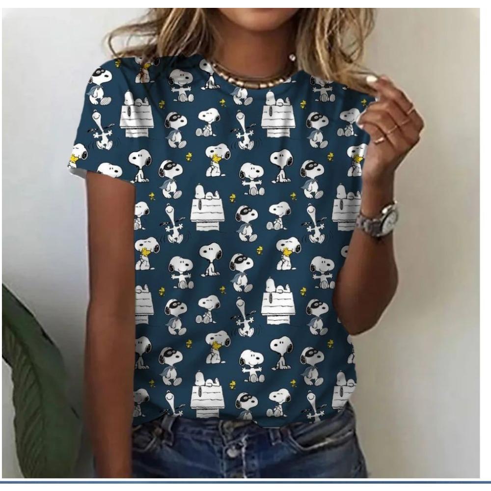 Women's T-shirt with round neck and short sleeves
