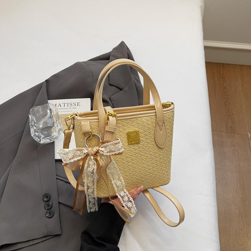2025 Summer New Textured Woven Large-capacity Women's Bucket Bag Niche Versatile Portable Shoulder Commuter Bag