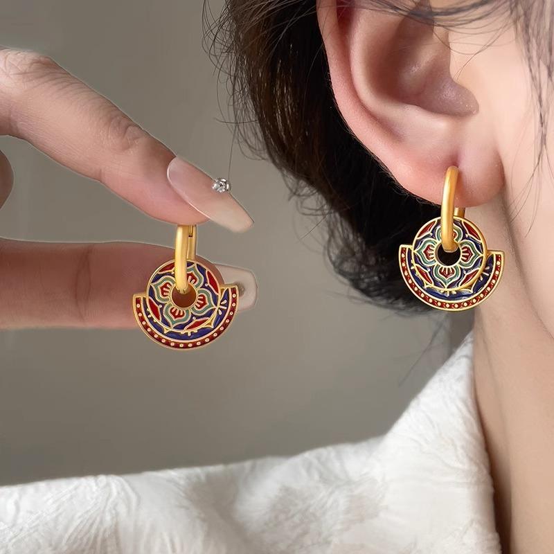 Niche retro color enamel oil drop earrings, ear buckles, light luxury, high-end sense, new Chinese contrast earrings, medieval stud earrings