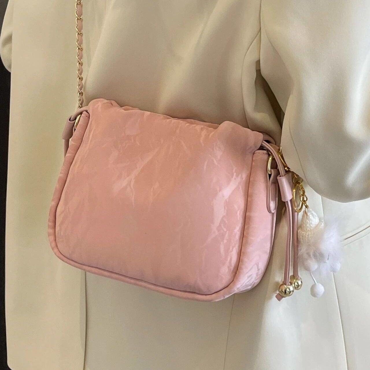 

High-value niche drawstring bag women s new popular versatile chain messenger bag single shoulder underarm bucket bag bag + messenger chain розовый