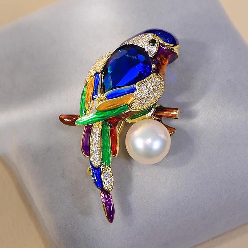 Enamel Parrot Brooch, High-End Female Niche High-End Design, Bird Brooch, Personalized Accessories