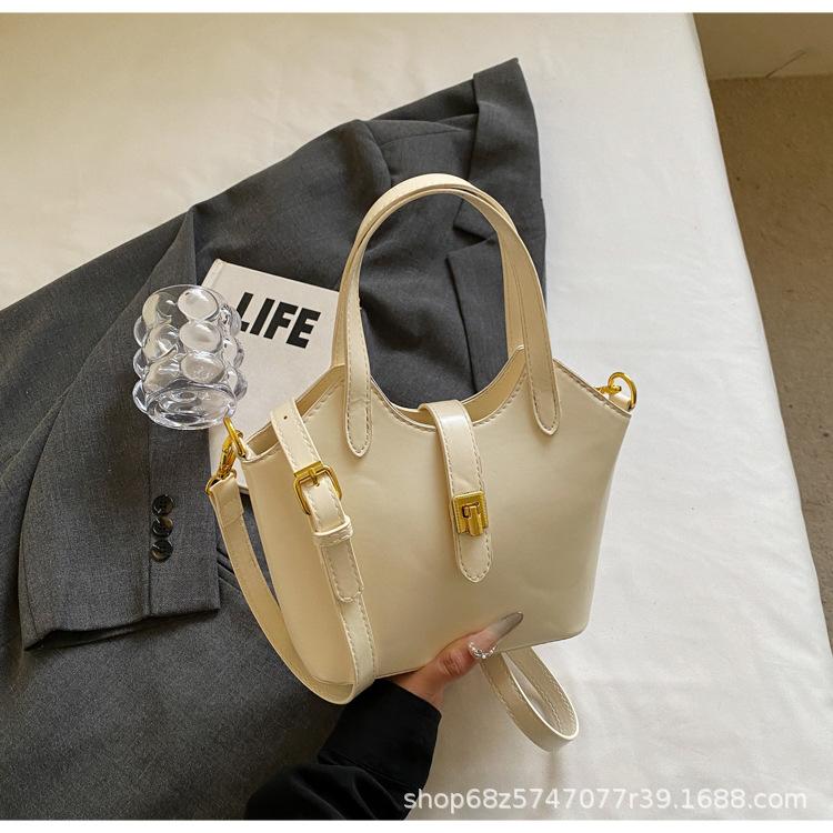 Niche Trend Shoulder Bag 2025 Spring New Bag Women's Fashion Simple Tote Bag Casual Commuter Messenger Bag
