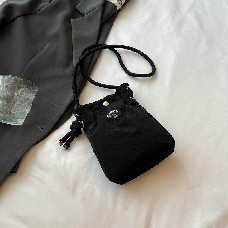 2025 New Japan and South Korea literary single shoulder messenger bag drawstring small bag niche sense fashion high value mobile phone nylon bag women