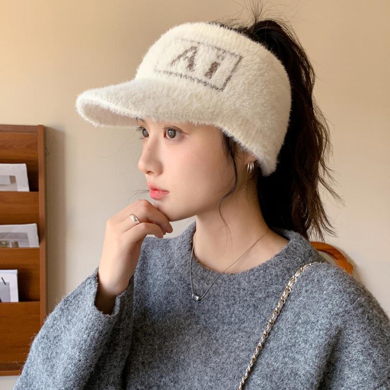 Autumn and Winter Fashion Face showing Small Plush Hat Korean Style Casual Warm Ear protecting Peaked Cap Versatile Baseball Cap