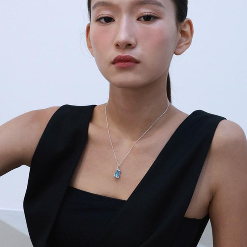 REINDEER GROTTO NECKLACE 05