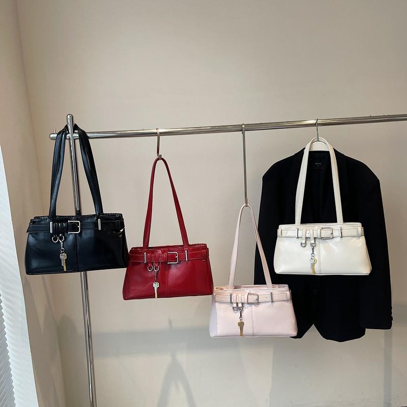 Retro Niche Locomotive Bag Women's New Trend Fashion Armpit Bag Large Capacity Portable Commuter Bag