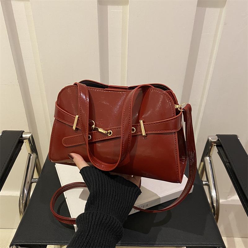 New shoulder bag 2025 spring and summer niche retro temperament women's shell bag fashion simple messenger high sense