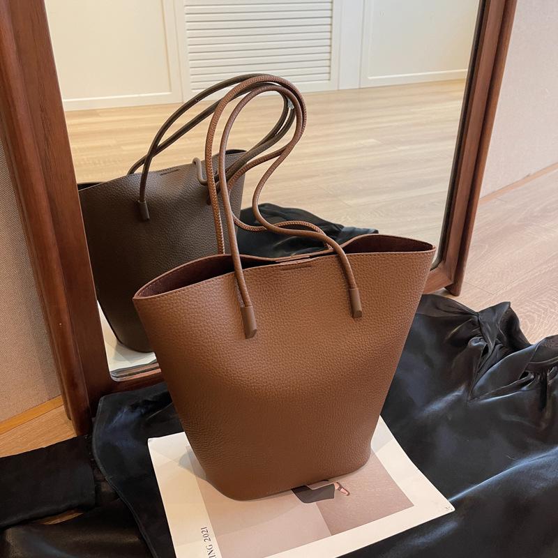Retro fashion large-capacity bag women's 2025 new autumn and winter commuter tote bag niche casual versatile shoulder bag