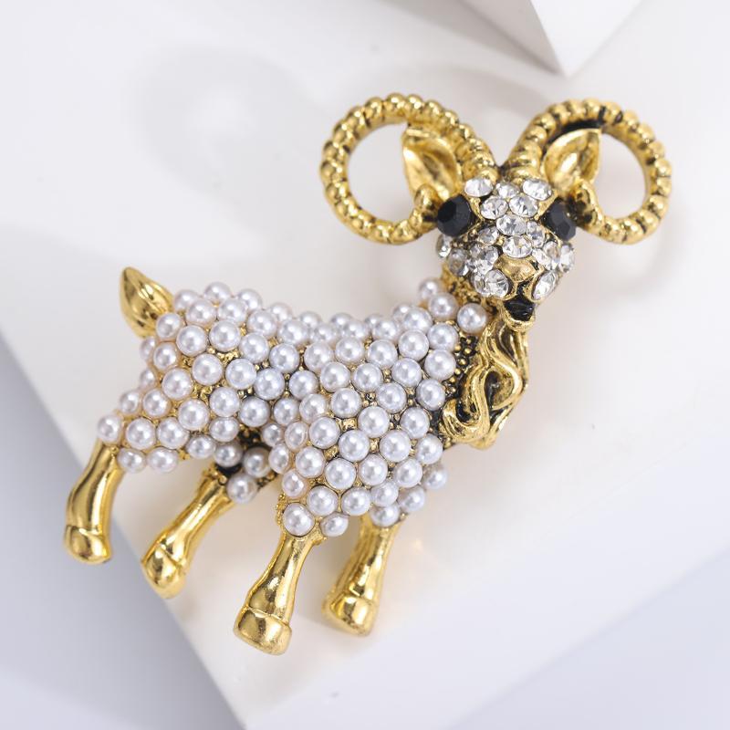 Cute Pearl Goat Animal Brooch 1Pcs Retro Style Lapel Pin for Women Sweater Accessory Perfect Party Gift for Friends