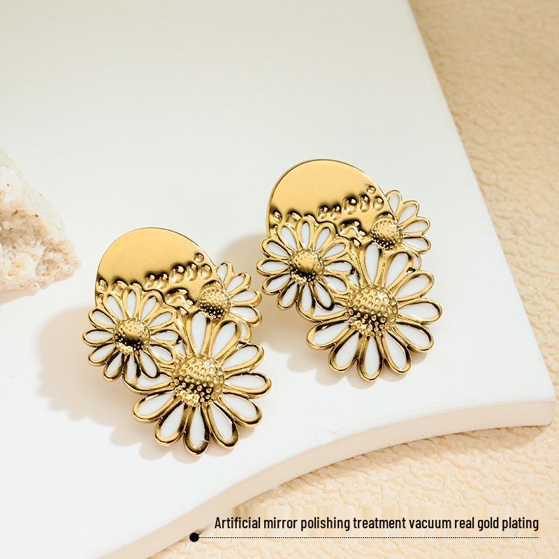 Retro Metal Daisy Flower Stud Earrings - Fashionable Banquet Accessories for Women
