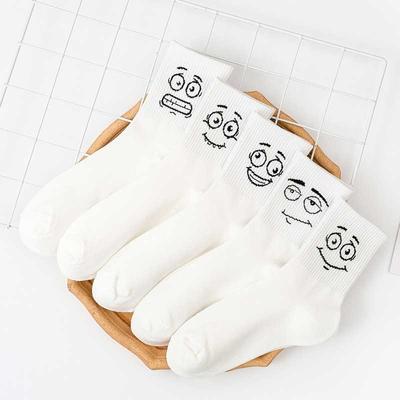 5 paar Frauen Weiße Socken Baumwolle Nette Lustige Socken Anime Kawaii Smiley Harajuku Designer Socken Weihnachten Familie