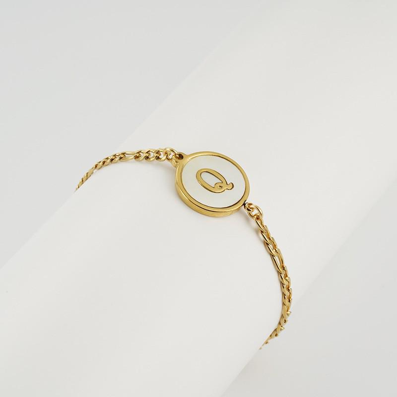 Pulsera Redonda de Acero Inoxidable 18K Europea con Letra para Mujer - Joyería de Mano Moderna y Elegante