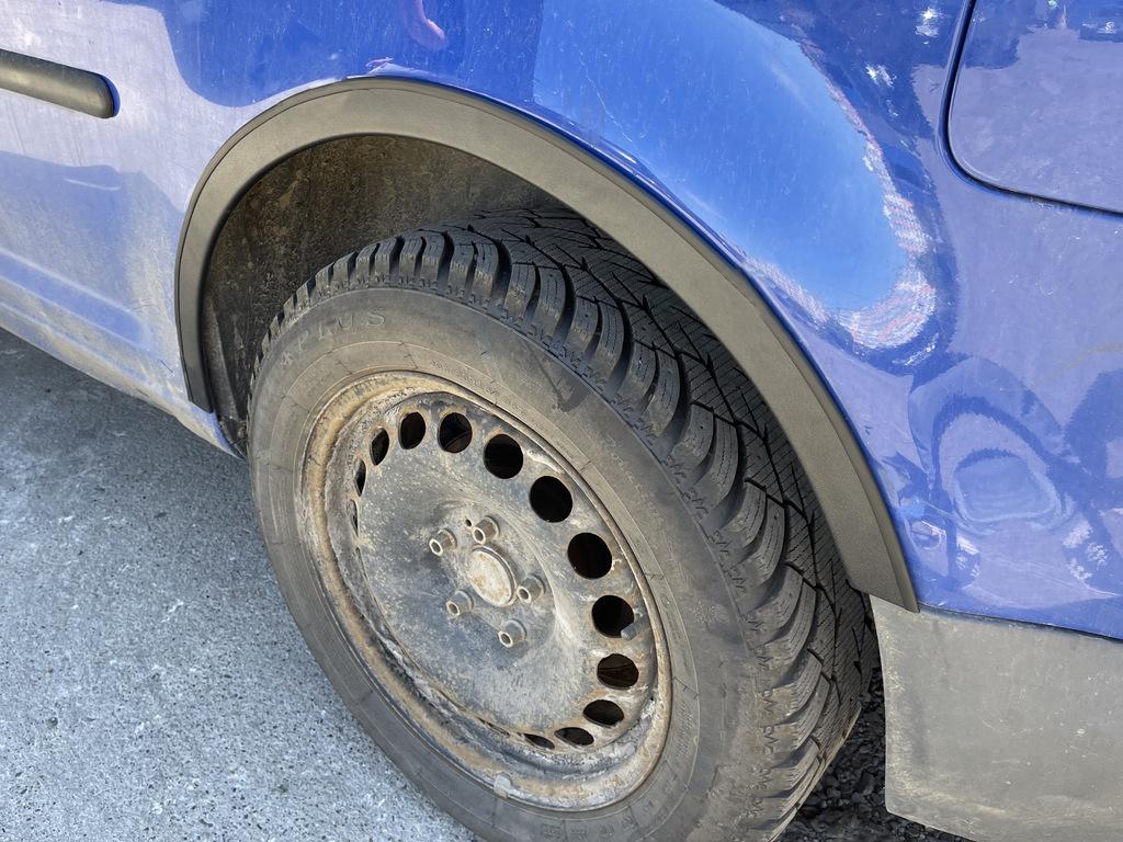 Căptușeli de arc (mat negru) Bază scurtă, 1 ușă glisantă (plastic) pentru Volkswagen Caddy 2004-2010