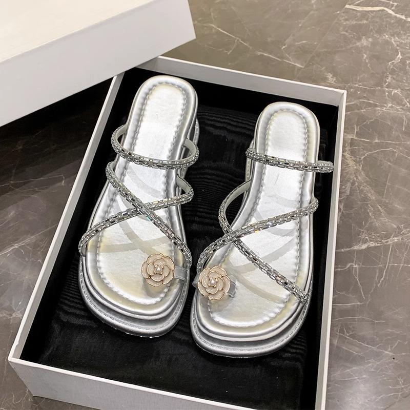 

Sandals slippers women s 2025 summer new outer wear pinch feet fat wide set toes French Roman beach thick bottom wedge sandals 40 серебряный