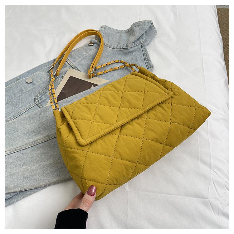 

Korean Style Quilted Texture Crossbody Bag for Women Trendy Square Shoulder Bag with Wide Strap Simple and Versatile Chain Bag