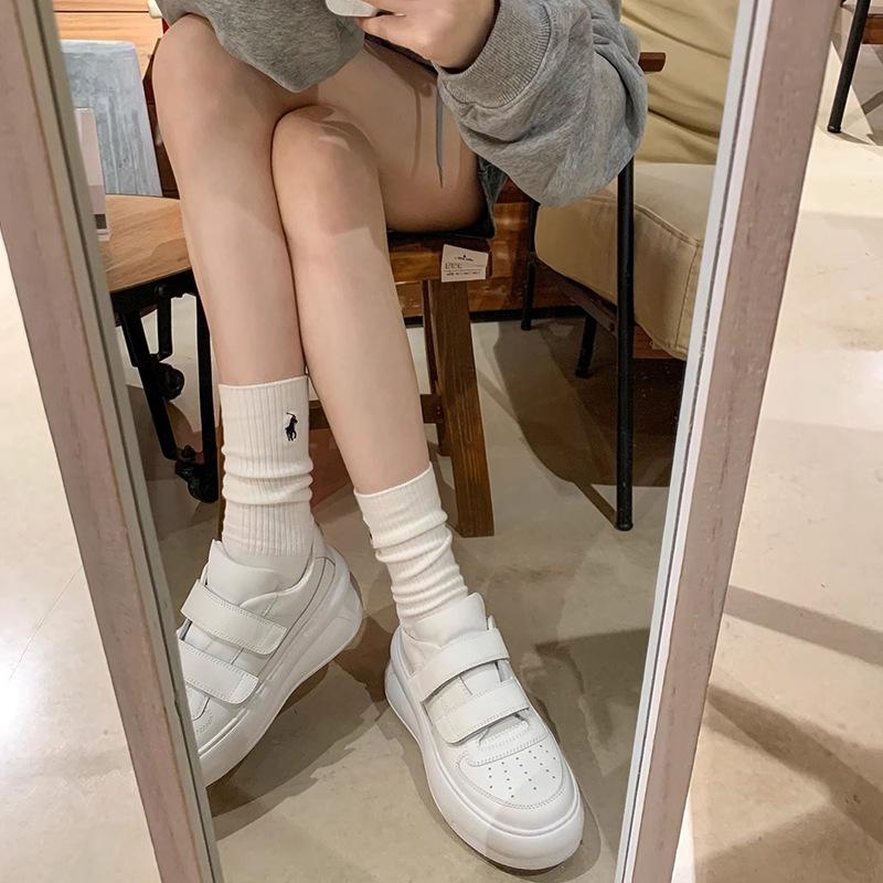 Grape mother, the same thick-soled small man increases height Velcro board shoes, genuine leather little white shoes, women's sports shoes 2024 explo