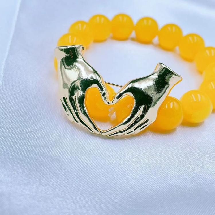 Unique Badge Cartoon Hand Heart Gesture Brooch Trendy Women Brooch Stylish Pin Suitable for Teens and Fashion Lovers