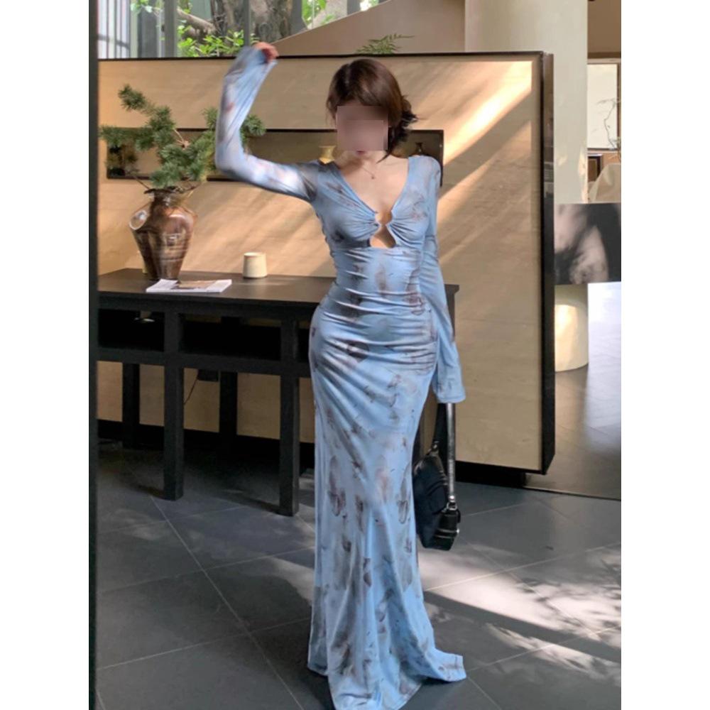 

Spring V-neck Blue Print Long Sleeve Fishtail Dress - Casual, Figure-Flattering Design Medium