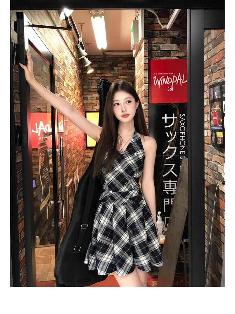Women's Retro Plaid Halter Dress - Black & White Sleeveless V-Neck Pleated A-Line Mini Skirt