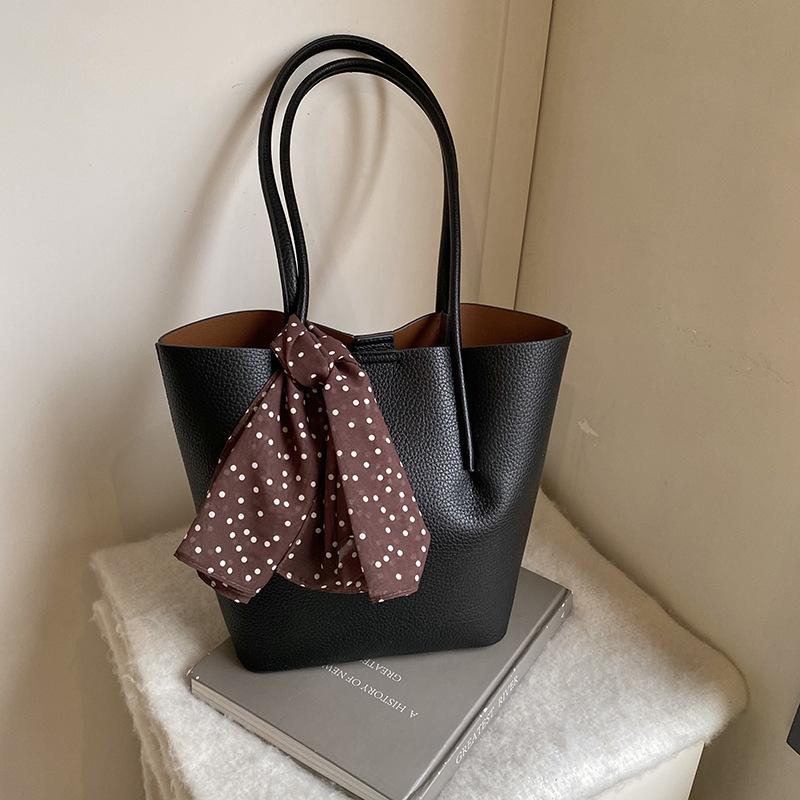 This year's popular bag women's large capacity 2025 new trendy spring and summer fashion hand carry shoulder bag commuter bucket bag