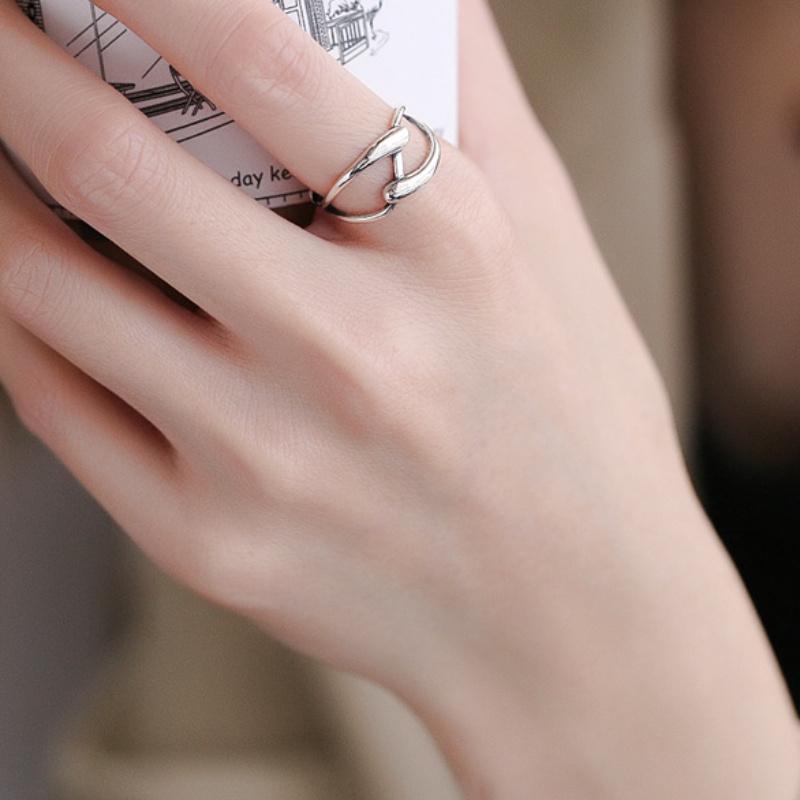 Minimalist cross-border ring, simple and elegant, light luxury, fashionable, unisex, for self-expression with a holiday vibe
