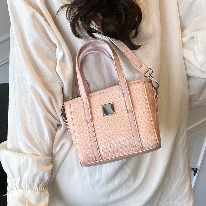 2025 spring new woven pattern portable temperament women's fashion versatile bag light luxury simple light luxury messenger bag