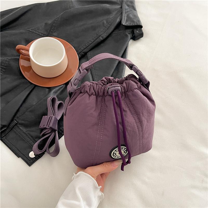 Fashion trend casual simple texture bucket bag 2025 summer new foreign style women personality shoulder messenger bag